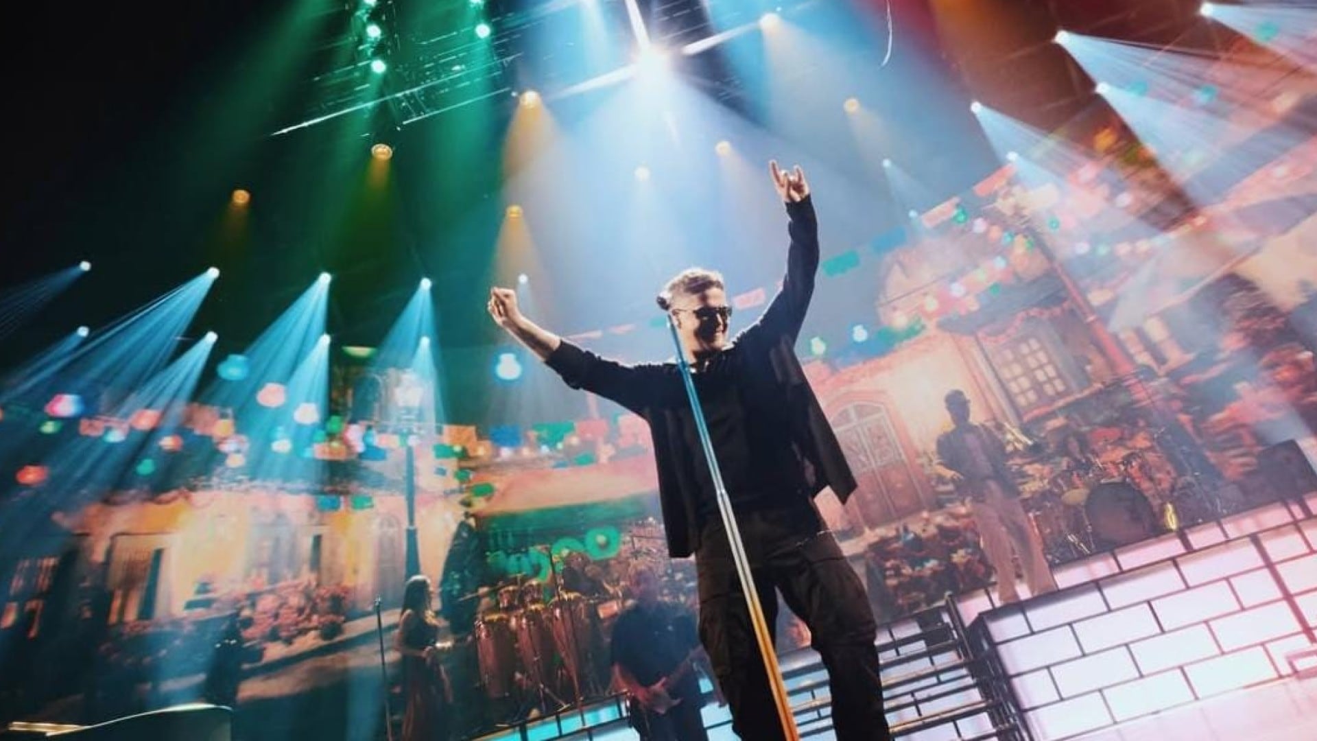 La gira ¿Y ahora qué? consolida a Alejandro Sanz como uno de los principales artistas internacionales en México para el año 2026, reuniendo a miles de seguidores en cada presentación. - Foto: X/@alejandrosanz.