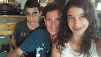 Boris Rubaja junto a sus