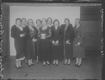 Socias del Lyceum Club Femenino en el Salón de Tertulias