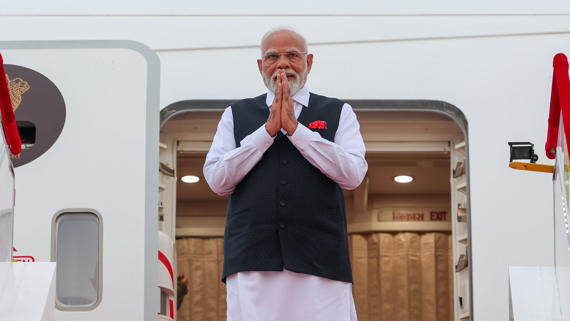 El primer ministro indio Narendra Modi llegó a Tianjin el sábado por la noche (@narendramodi)