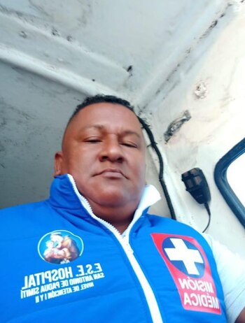 Eudaldo Contreras es conductor de una ambulancia acuática - crédito Margarita Campo/Facebook