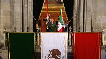 AMLO en el balcón de