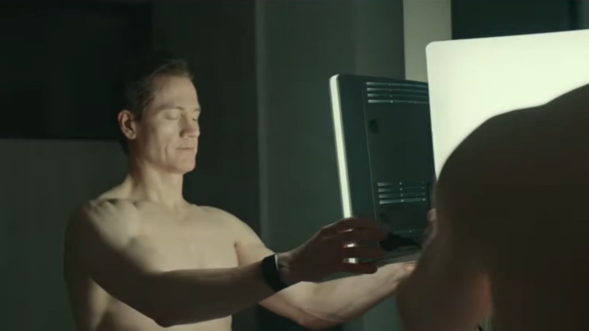 En su apuesta por la inmortalidad, Bryan Johnson adopta una dieta extrema que incluye más de 100 acciones diarias para optimizar su cuerpo