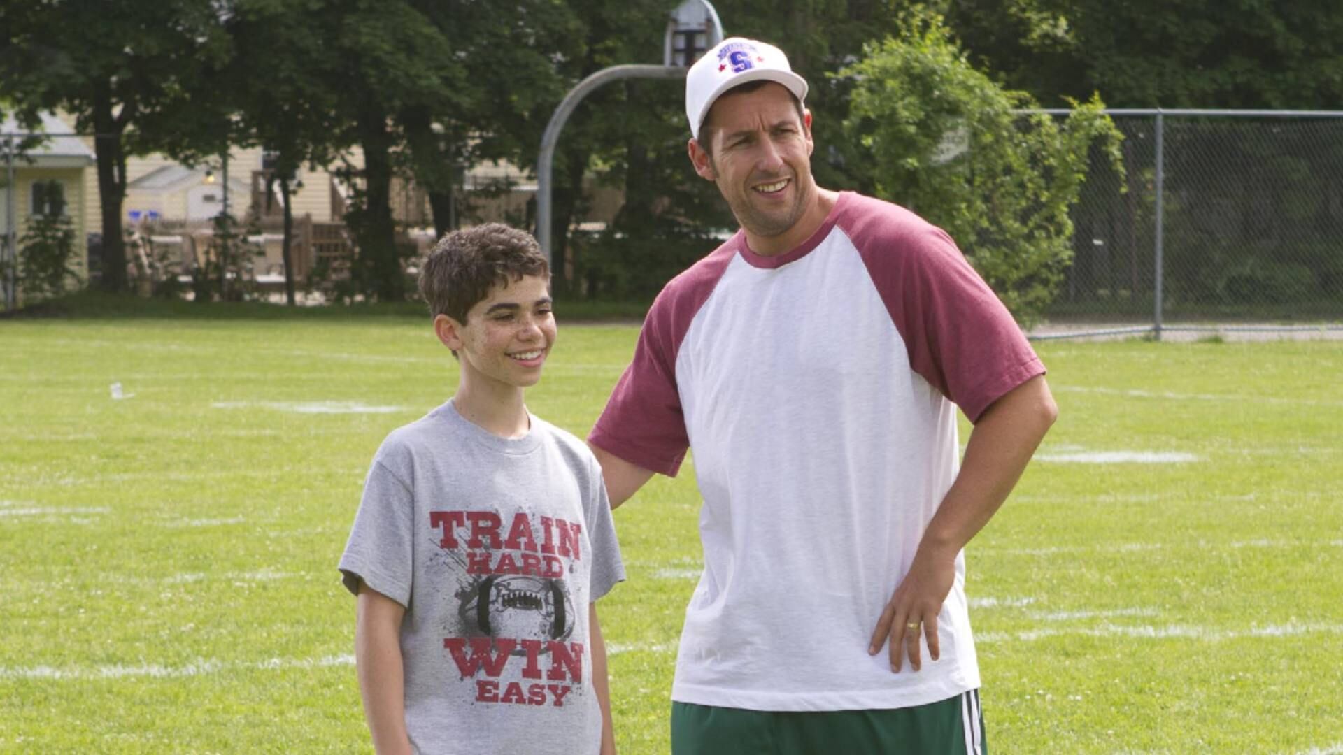 Adam Sandler junto a Cameron Boyce en