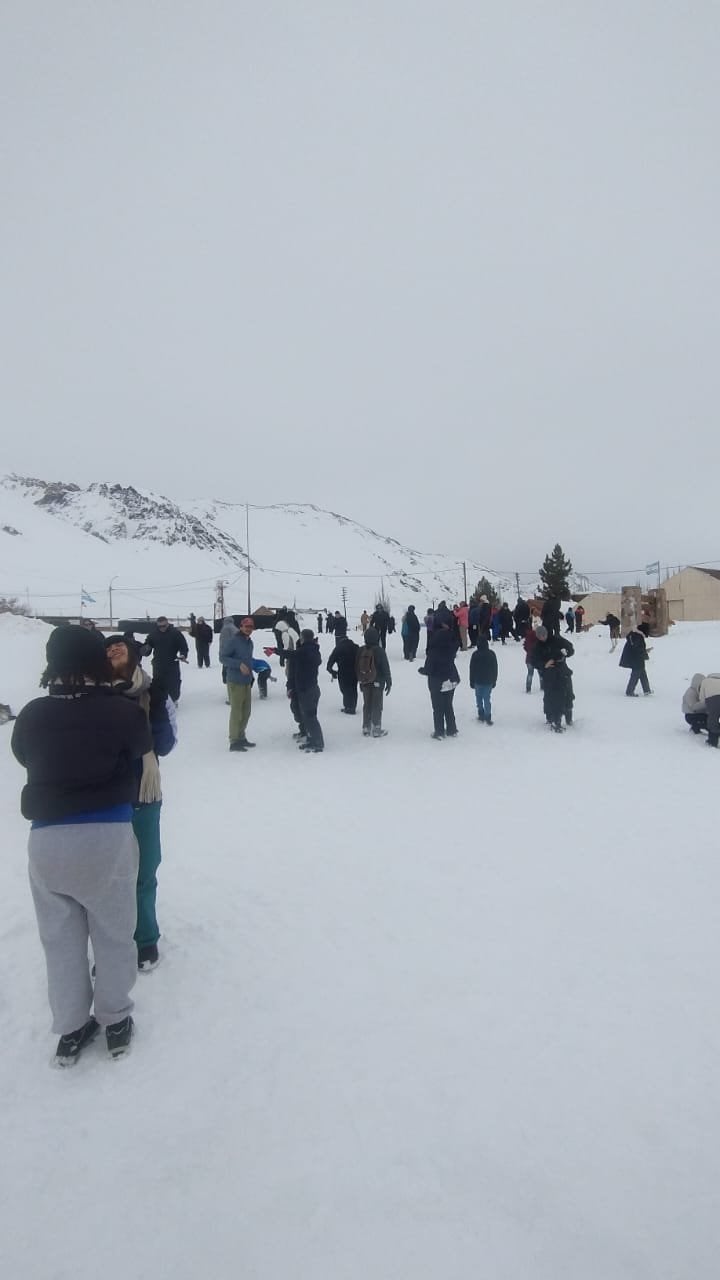 Varios turistas varados en Puente del Inca