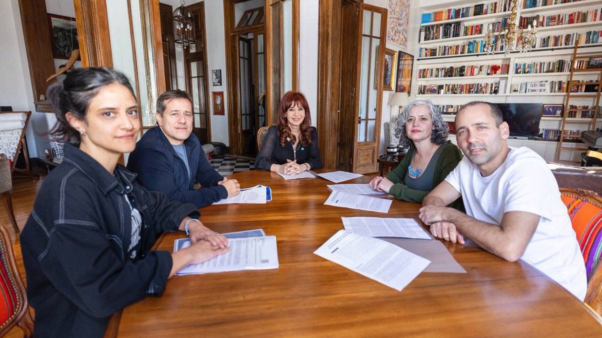 Los candidatos de la lista peronista en CABA visitaron a Cristina Kirchner en San José 1111