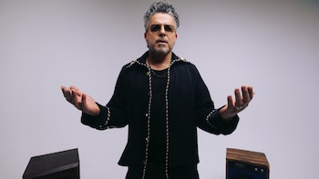 El nicaragüense Luis Enrique regresa a la salsa con “El alma en clave” después de 13 años