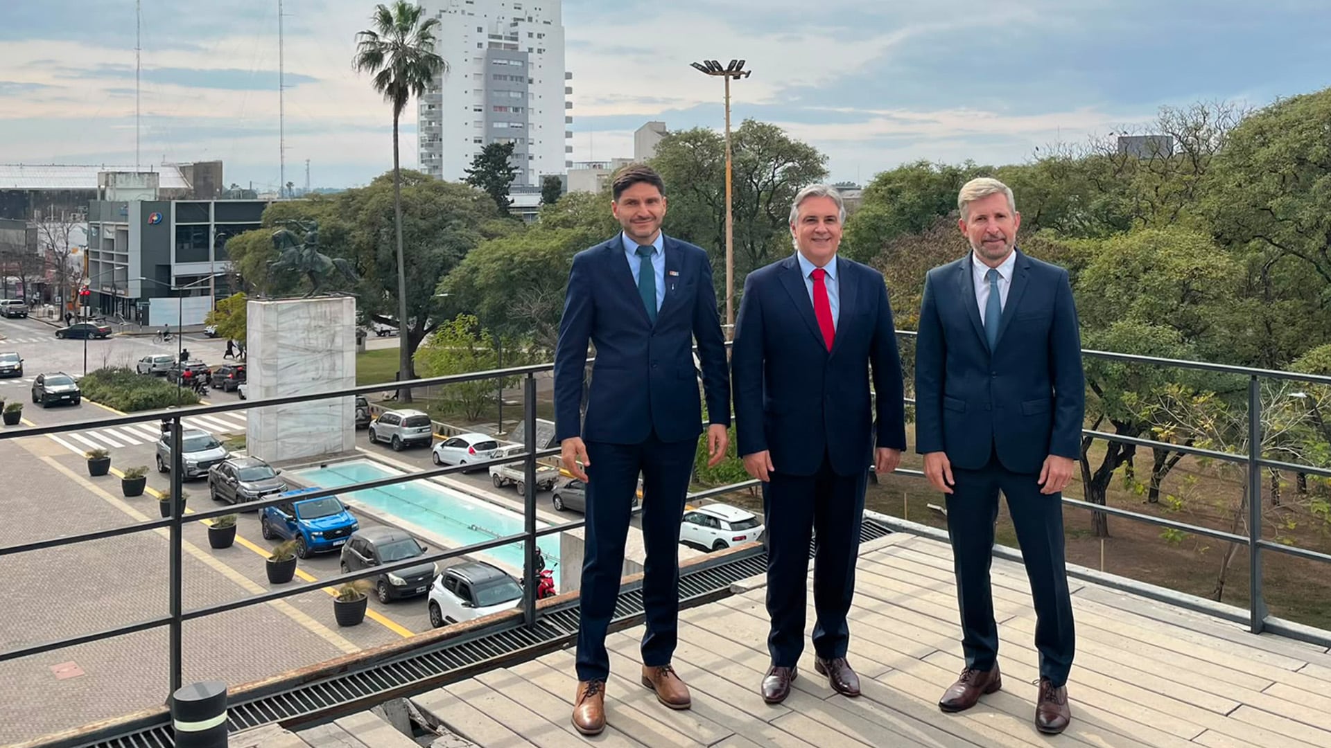 Los gobernadores Martín Llaryora (Córdoba), Maximiliano Pullaro (Santa Fe) y Rogelio Frigerio (Entre Ríos)