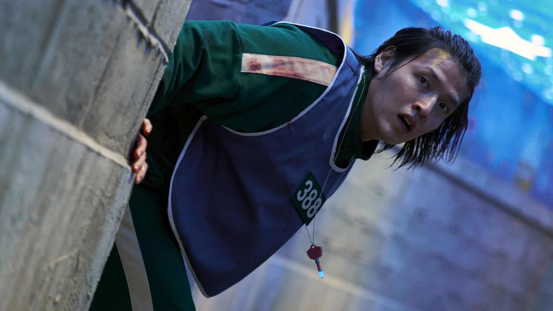 La serie examina el costo de la deshumanización en una competencia que premia la supervivencia sobre la compasión (Netflix)