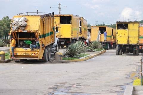 El gremio de recolectores anuncia suspensión del servicio de basura en Guatemala por extorsiones y ataques