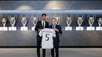 Jude Bellingham posa junto a