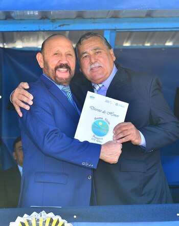 Rubén Pereira junto al gobernador