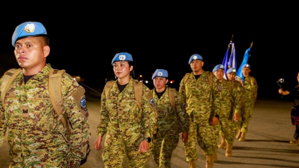 El comunicado oficial señala que el integrante del XXI contingente recibió un impacto de proyectil en la pierna izquierda durante la agresión a un puesto de la FINUL el 4 de junio de 2026 (Foto de archivo: retorno del décimo noveno contingente de la misión de las Fuerzas Interinas de las FINUL, cortesía FAES)
