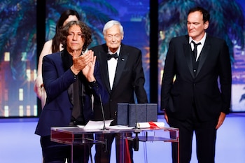 El director Jonathan Glazer recibiendo