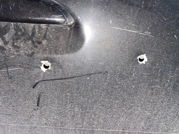 El auto de la docente