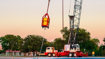 Un joven artista rompe el