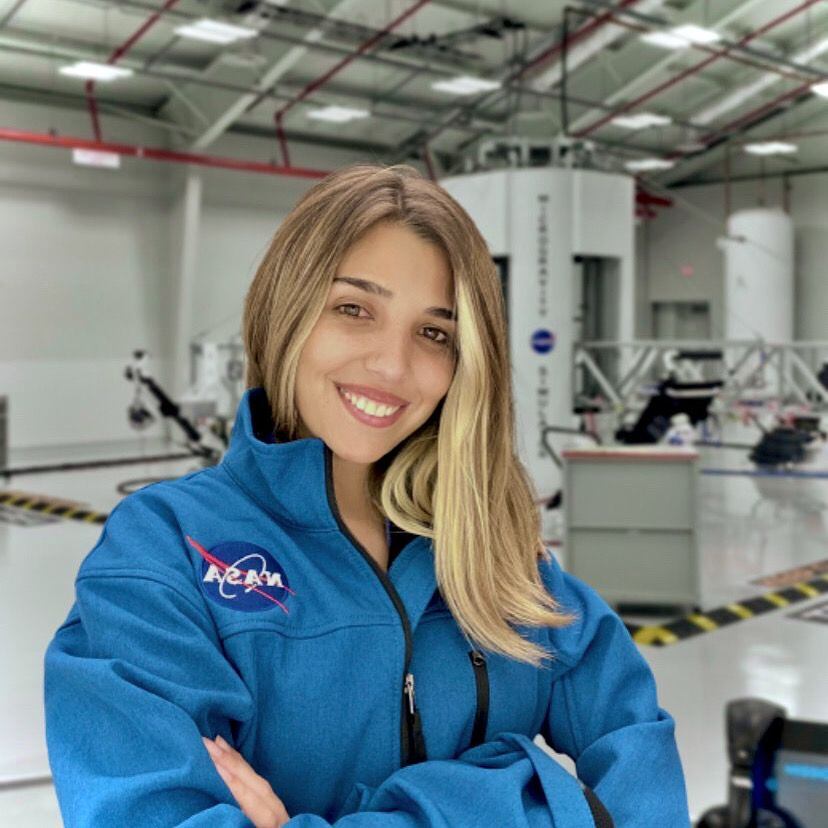 La joven salteña se capacita como piloto buzo y paracaidista como parte de su entrenamiento espacial