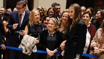 Así fue la felicitación de la Familia Real a los músicos y el inesperado saludo fuera de protocolo tras el concierto de los Premios Princesa de Asturias 2026