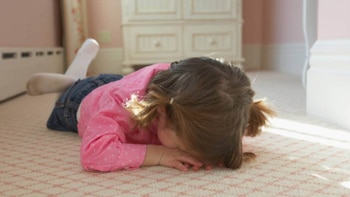 Una mujer es expulsada del