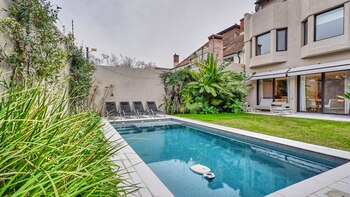 La pileta y la porción