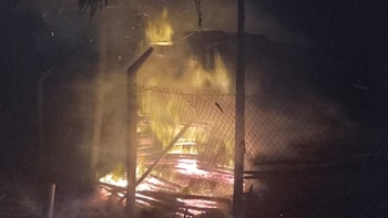 Una mujer embarazada sobrevivió a un impactante incendio en una maderera de La Plata