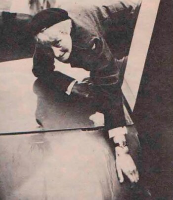 Margaret Horton recreando su posición