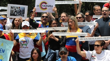 Un ex diplomático denunció las trabas que el régimen de Maduro pone a los venezolanos que quieren votar en el exterior