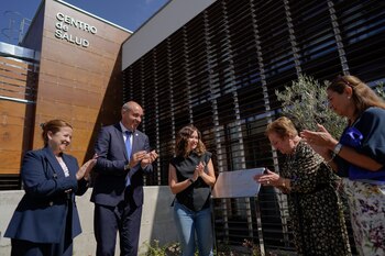 Isabel Díaz Ayuso, visitando el