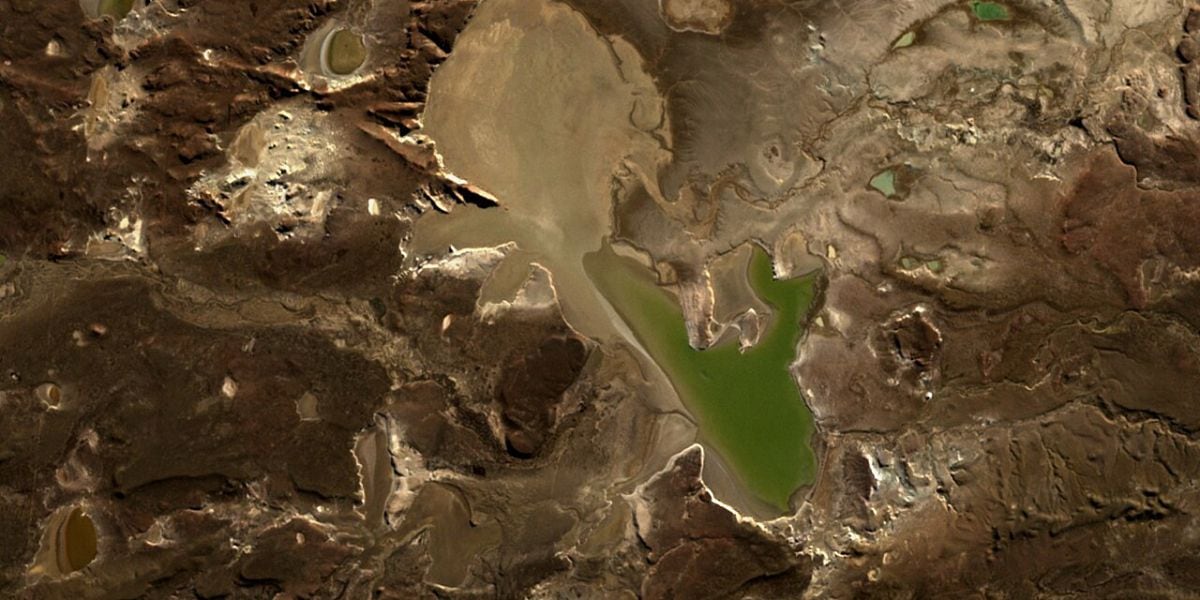 Ubicada en Santa Cruz, la Laguna del Carbón es el punto más bajo de América, con 105 metros bajo el nivel del mar, en un paisaje extremo de la Patagonia argentina (Wikimedia Commons)