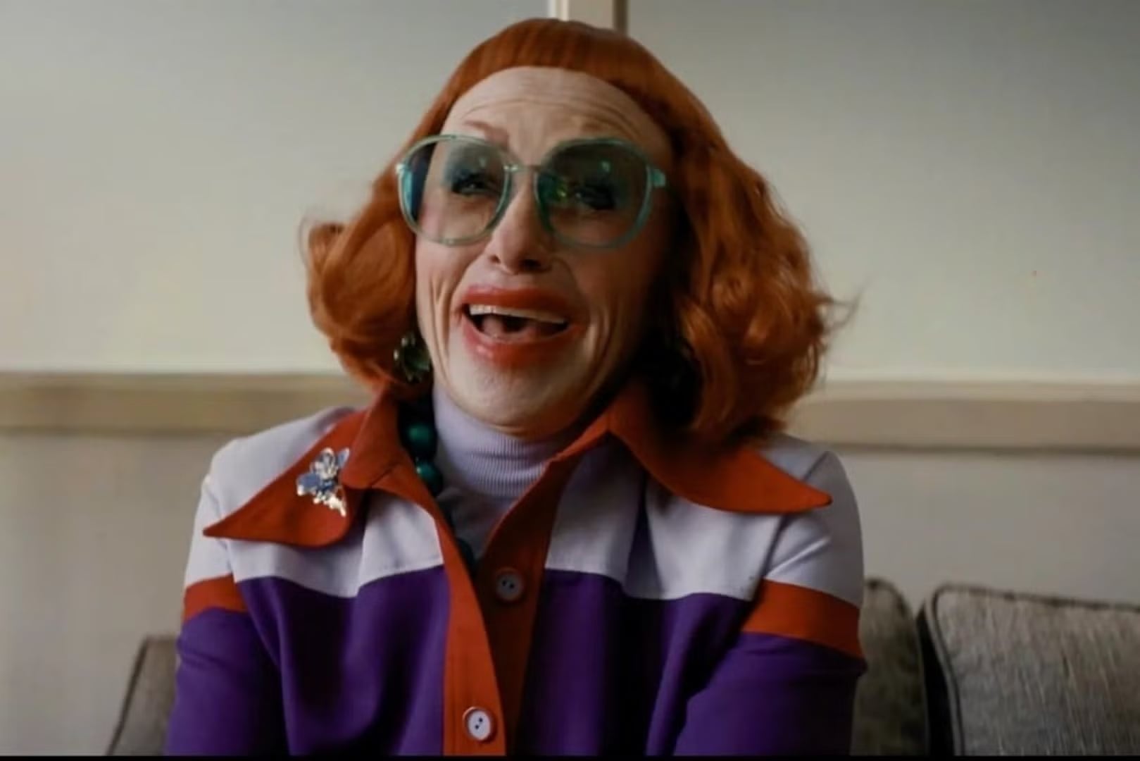 Amy Madigan como la tía Gladys en