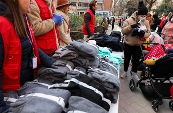 Imagen de archivo: Personas esperando