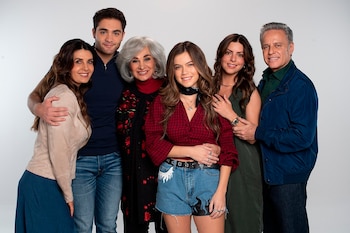 Fotografía cedida por el Grupo Televisa donde se muestra al elenco de la telenovela "Si nos dejan". EFE/ Grupo Televisa/SOLO USO EDITORIAL/SOLO DISPONIBLE PARA ILUSTRAR LA NOTICIA QUE ACOMPAÑA(CRÉDITO OBLIGATORIO)