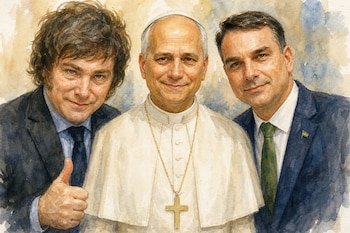 Pintura en acuarela de tres hombres sonrientes: dos con traje formal y uno en el centro con sotana blanca papal y cruz dorada.