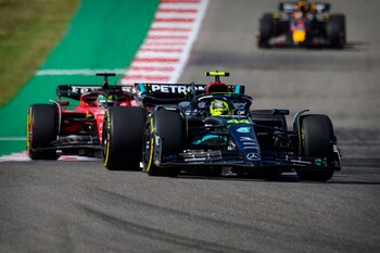 Lewis Hamilton, delante de Charles