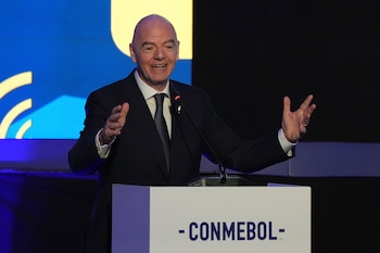 La presencia de Gianni Infantino en la posesión de Abelardo De la Espriella en Cali abrió una controversia política y deportiva en Colombia - crédito AP Foto/Dolores Ochoa