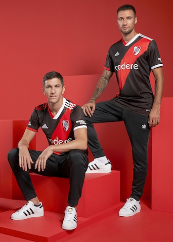 Nacho Fernández posa junto a