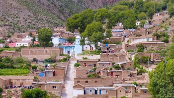 Calles angostas, 120 casas y