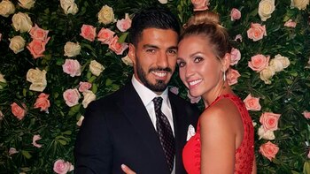 Luis Suárez y Sofia Balbi. La familia le habría dado el visto bueno para volver a Uruguay si él lo decide
