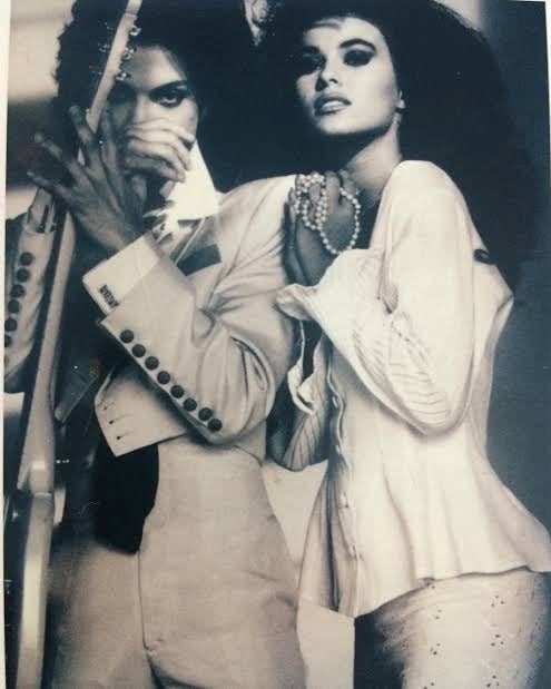 Prince le dio a Tara Leigh Patrick el nombre artístico de Carmen Electra y contribuyó a sus primeros pasos en la música (Reddit)