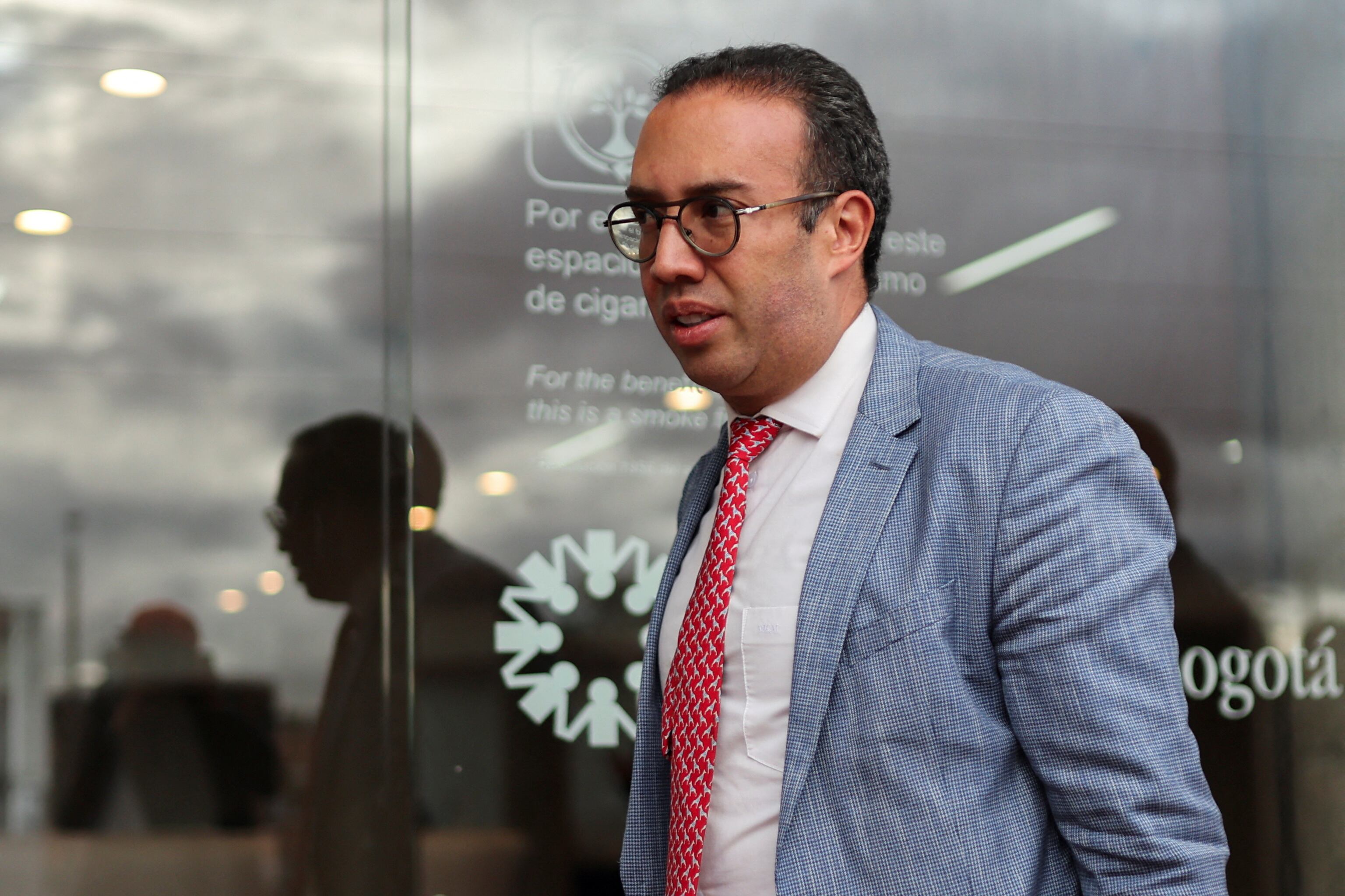 El abogado Víctor Mosquera, representante de la familia del senador Miguel Uribe Turbay, ha participado en el proceso judicial y en las discusiones públicas relacionadas con las supuestas fallas en el esquema de seguridad del dirigente político - crédito Luisa Gonzalez/Reuters