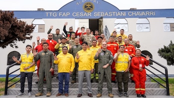 Incendios forestales en Perú: Sernanp y FAP refuerzan entrenamiento para operaciones aéreas de emergencia