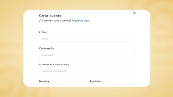 Ventana emergente titulada Crear cuenta con casillas de texto para correo electrónico, contraseñas, nombre y apellido sobre fondo beige