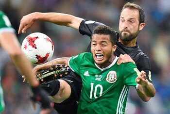 Giovani Dos Santos en un partido de 2017 (AP Photo/Martin Meissner)