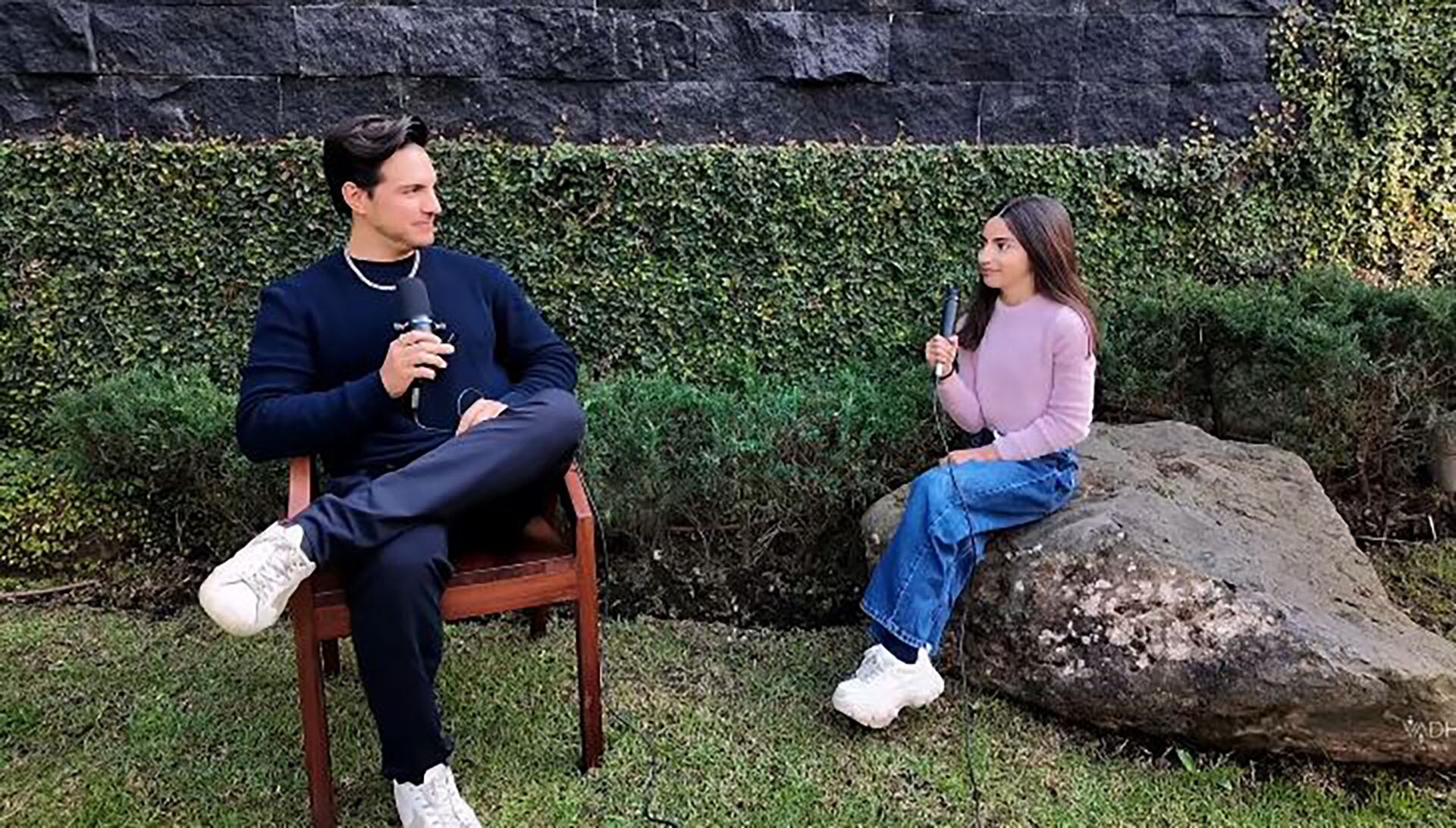 Alessandra Rosaldo destaca la inclinación artística de su hija Aitana, quien comparte entusiasmo musical y actoral con su hermano Vadhir Derbez.