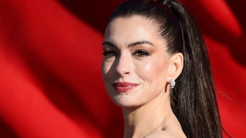 Anne Hathaway responde a los rumores de haberse hecho cirugía plástica: “Quizás me haga un lifting algún día”