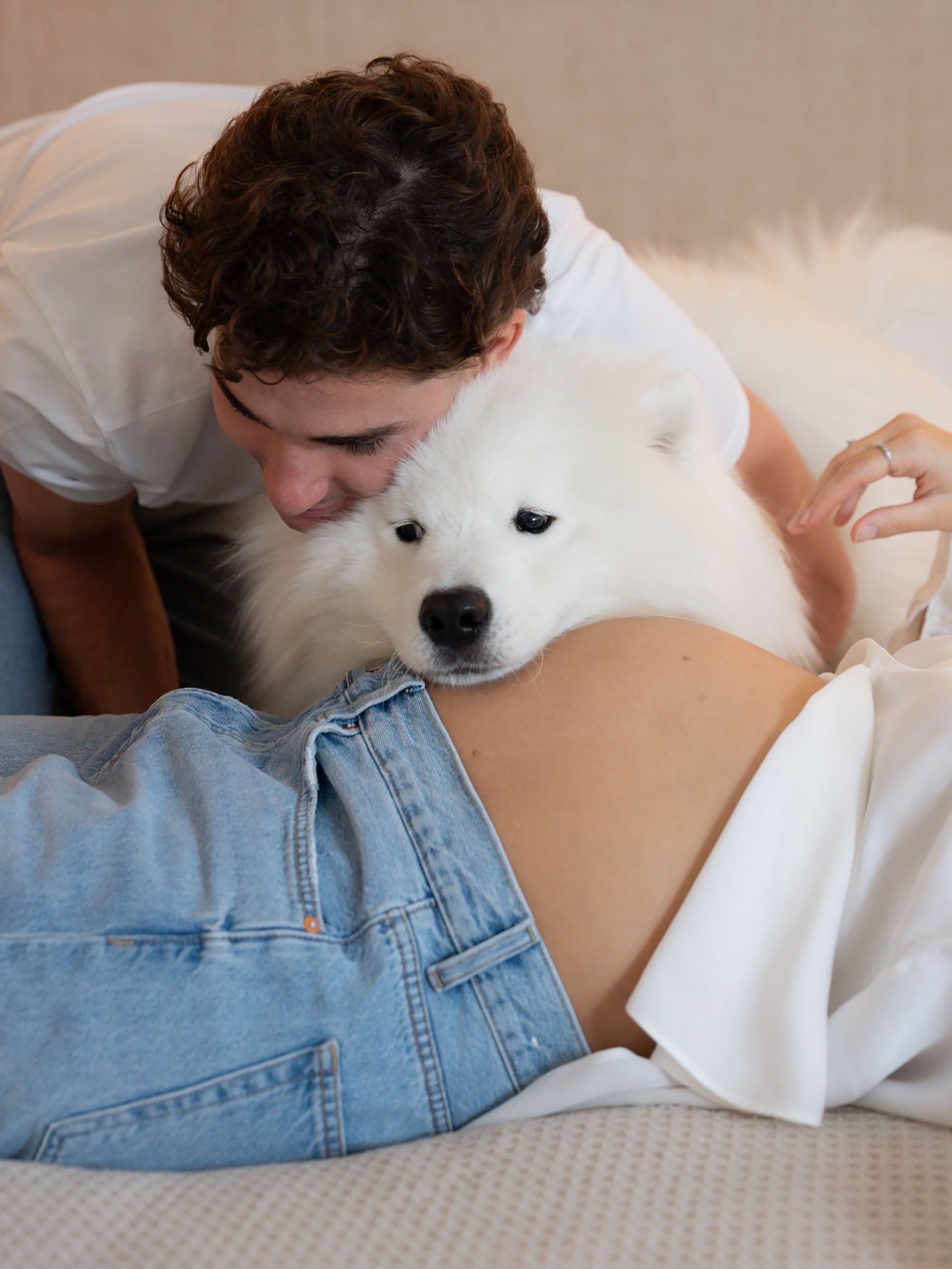 Julián, Tarzán y Amadeo en la panza de Emilia (Instagram: @juliaanalvarez)