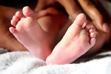 Una de las víctimas se trataría de un bebé que tenía 18 meses al momento de radicarse la denuncia (Cortesía: Bebés y más)