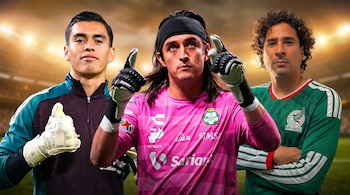 Collage de tres porteros de fútbol: Carlos Acevedo (kit oscuro y rosa) y Guillermo Ochoa (uniforme de México). Fondo de estadio.