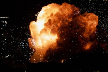 Se observa una explosión cuando