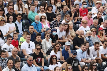 Muy pocas personas con mascarilla